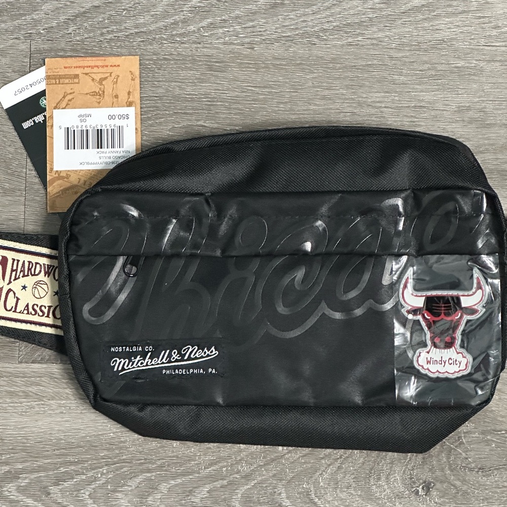 Mitchell & Ness Chicago Bulls Windy City Fanny Pack - NWT!